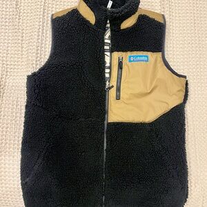 Columbia Black and Tan Sherpa Vest